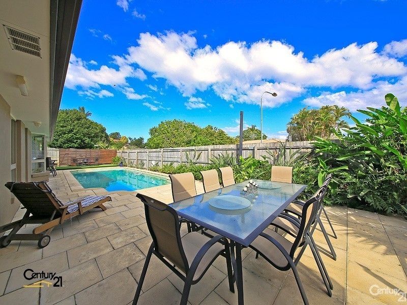 57 Scanlen Crescent, Wynnum West QLD 4178