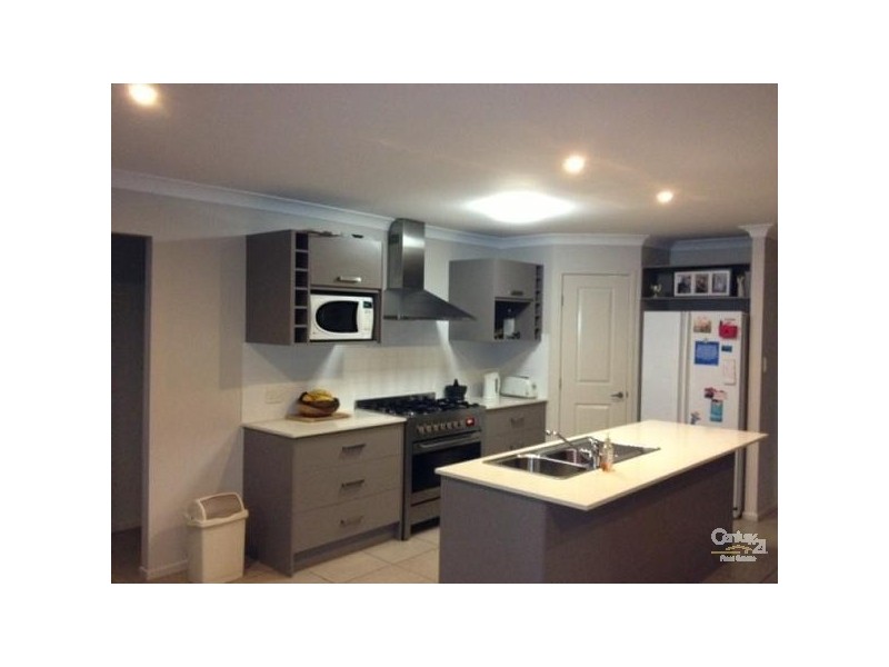 8 Peregian Close, Manly West QLD 4179