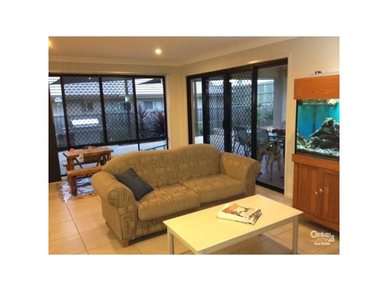 8 Peregian Close, Manly West QLD 4179