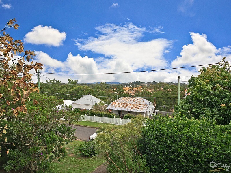 62 Barrinia Street, Manly QLD 4179