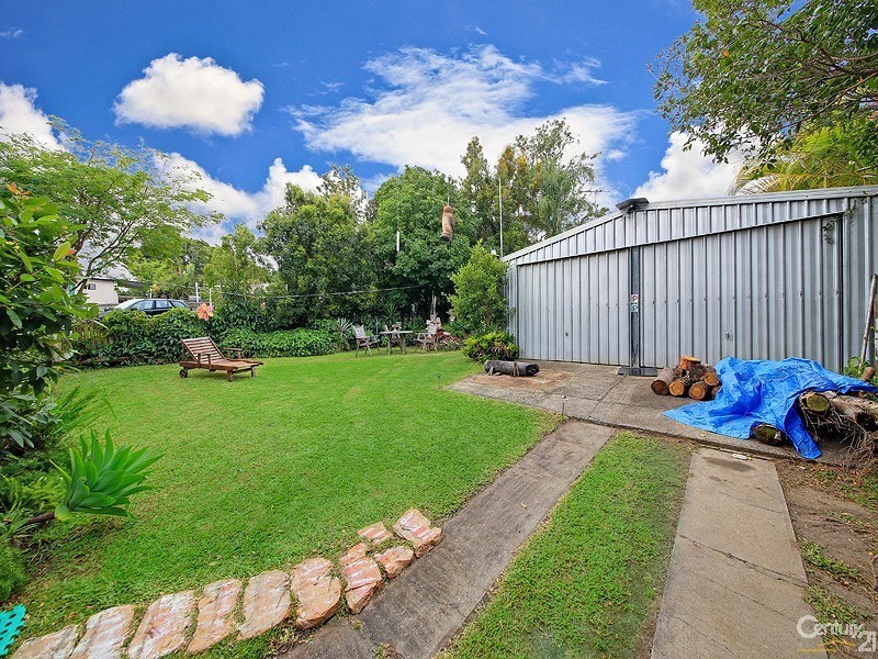 62 Barrinia Street, Manly QLD 4179