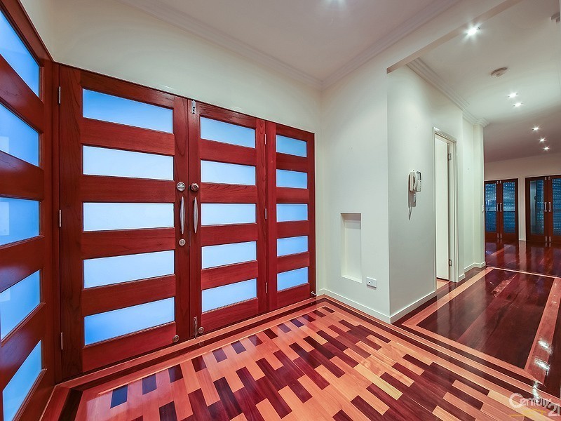 16 Summit Place, Wynnum West QLD 4178
