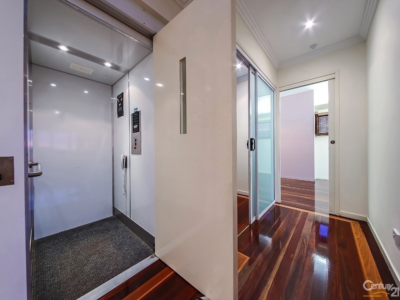 16 Summit Place, Wynnum West QLD 4178