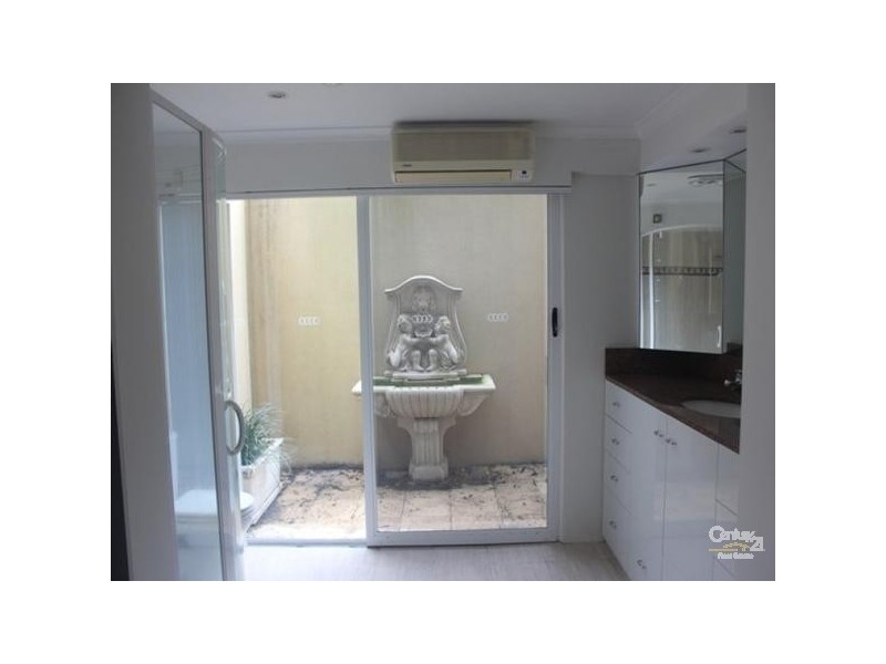 271 Swann Road, St Lucia QLD 4067