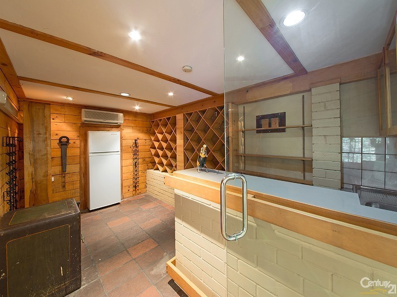 271 Swann Road, St Lucia QLD 4067