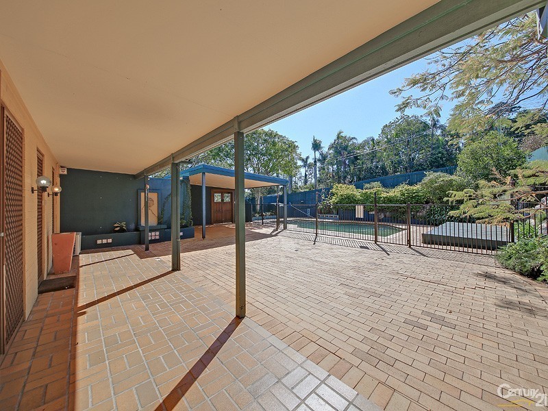 271 Swann Road, St Lucia QLD 4067