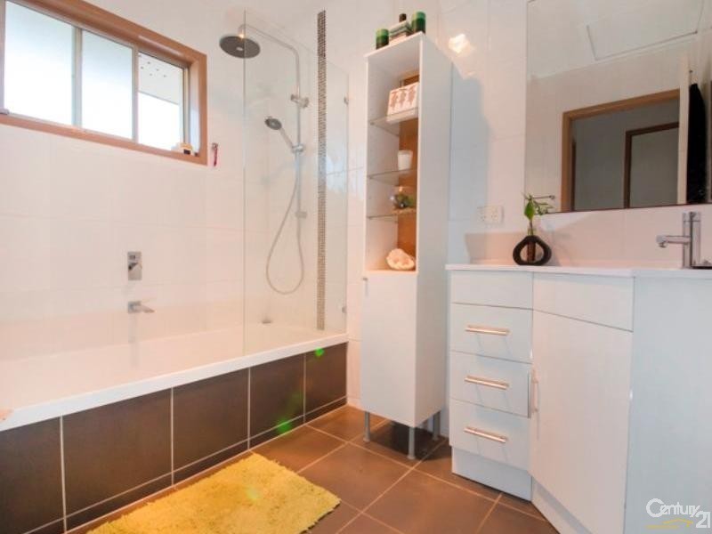 16 Leadale Street, Wynnum West QLD 4178