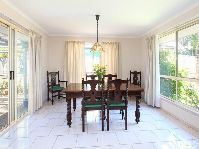 27 Teraglin Street, Manly West QLD 4179