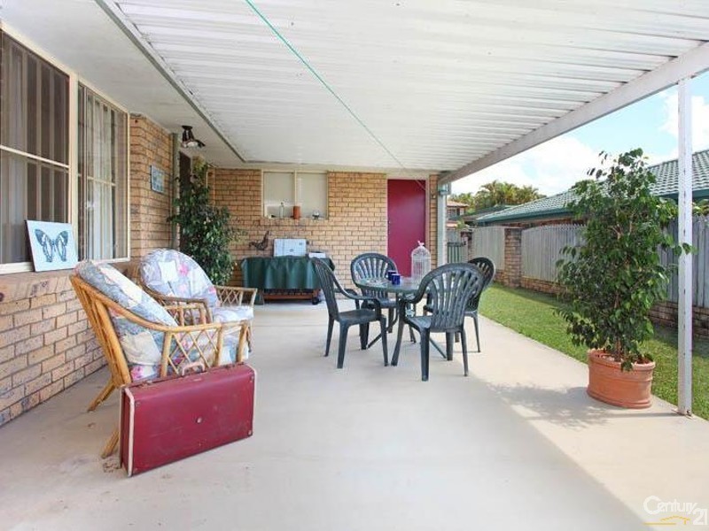 27 Teraglin Street, Manly West QLD 4179