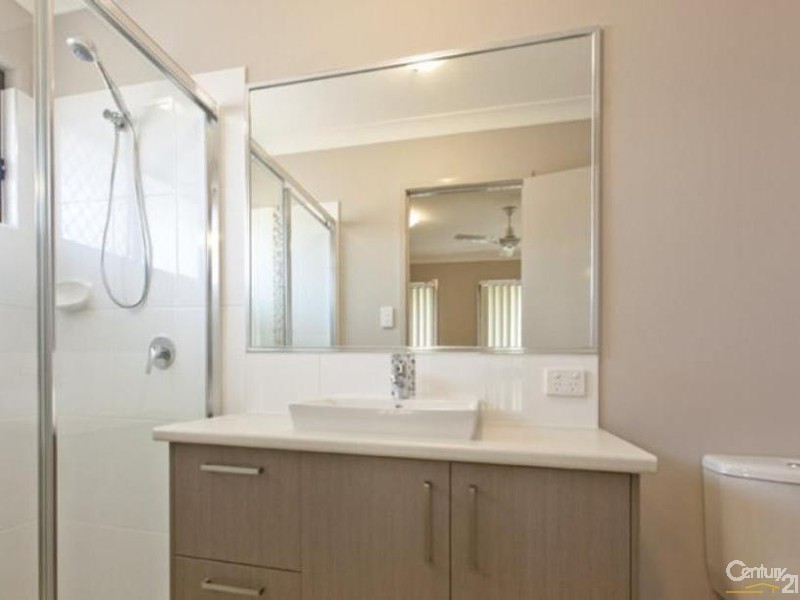 71 Whites Road, Manly West QLD 4179