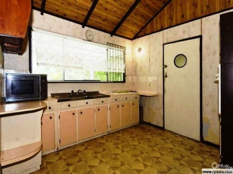 3 Evelyn Road, Wynnum West QLD 4178