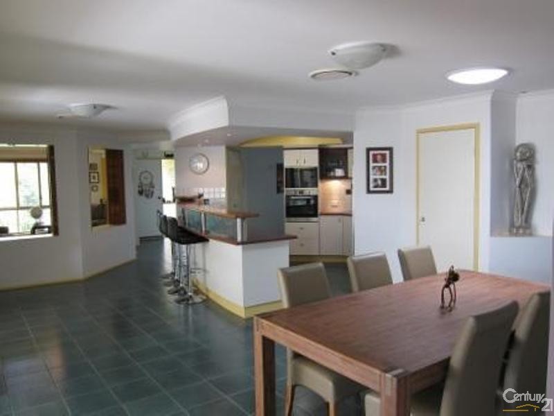 11 Underwood Street, Wakerley QLD 4154