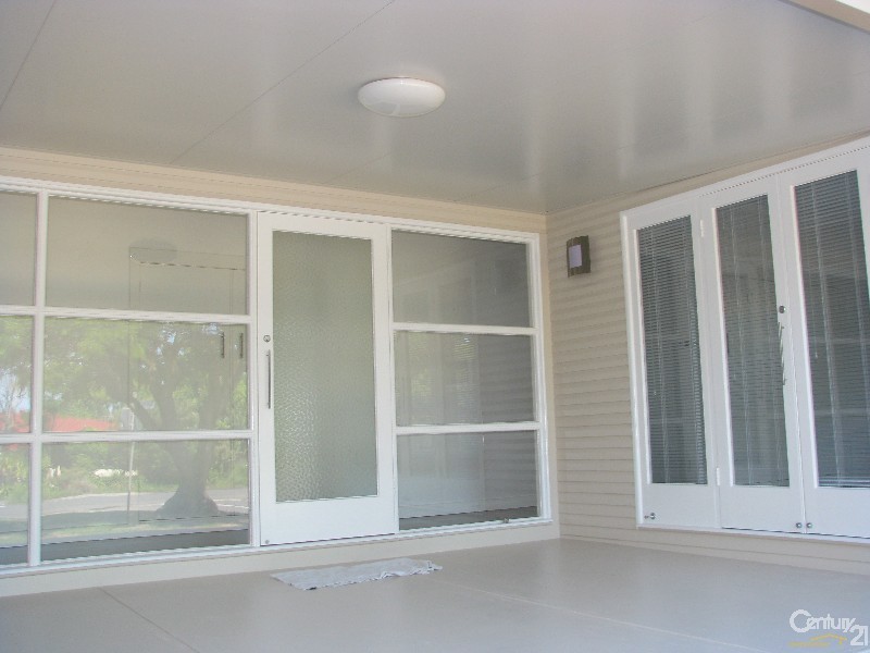 21 Duncan Street, Wynnum QLD 4178