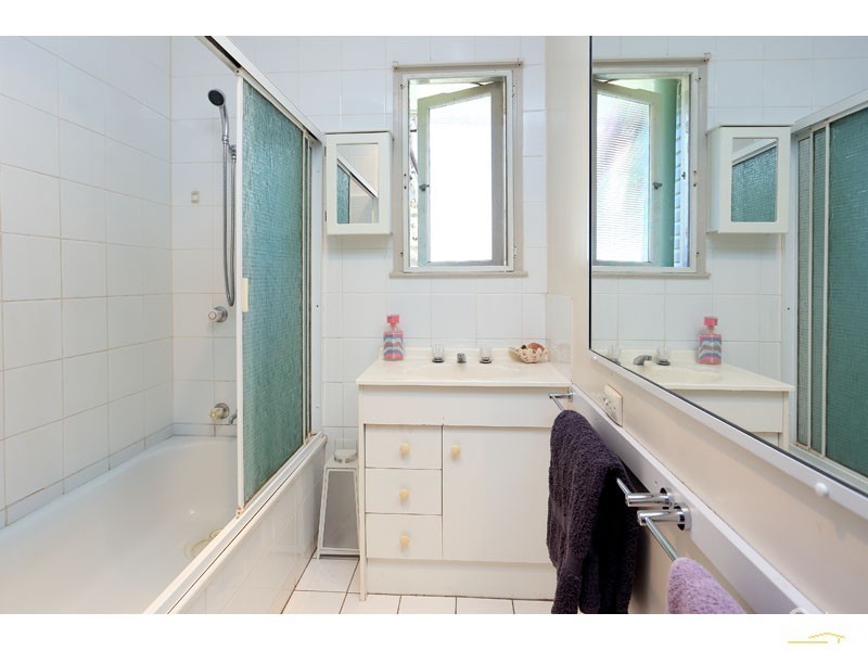 5 Brockworth Street, Wynnum West QLD 4178