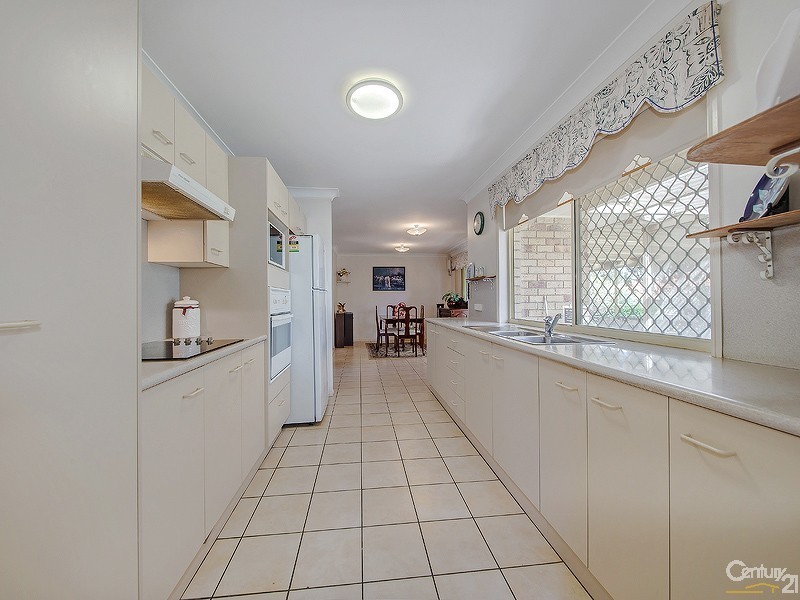 11 Jacaranda Street, Wynnum West QLD 4178