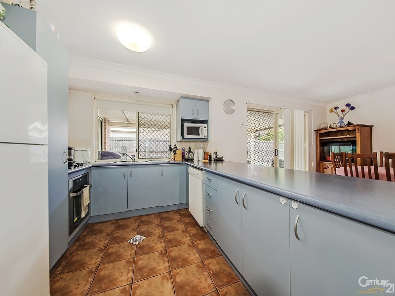 21 Macadamia Street, Wynnum West QLD 4178