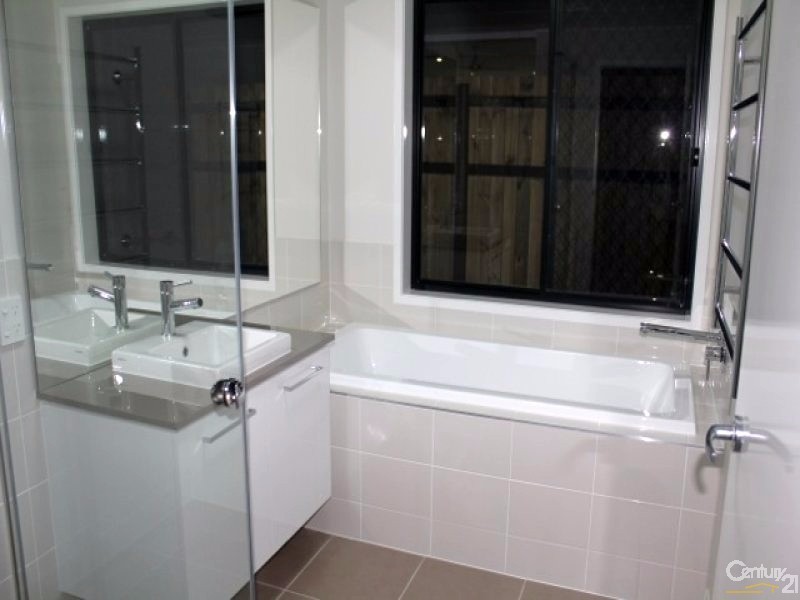 31 Foxwood Circuit, Wakerley QLD 4154