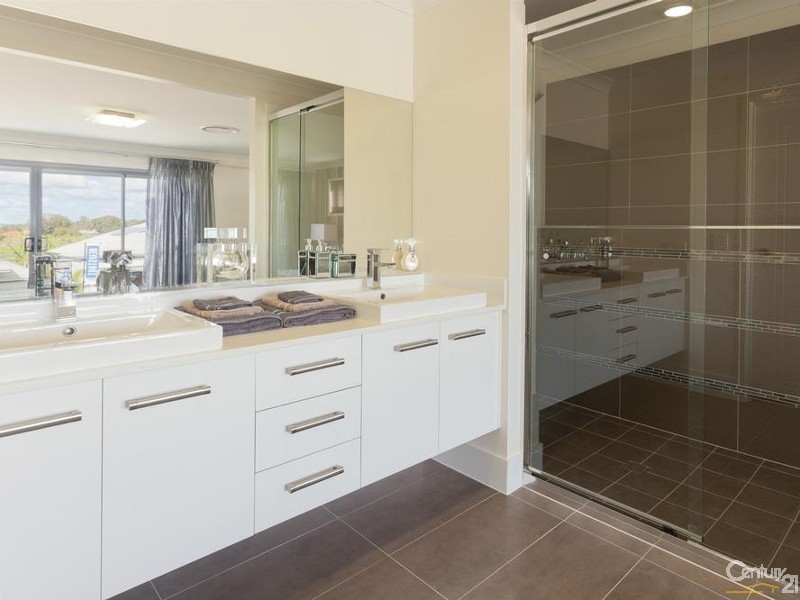 69 Kamarin Street, Manly West QLD 4179