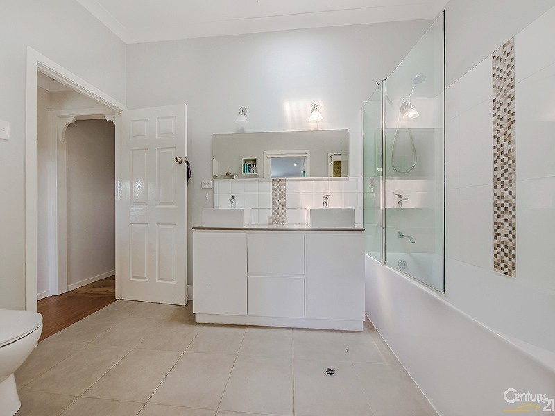 34 Bellevue Parade, Lota QLD 4179