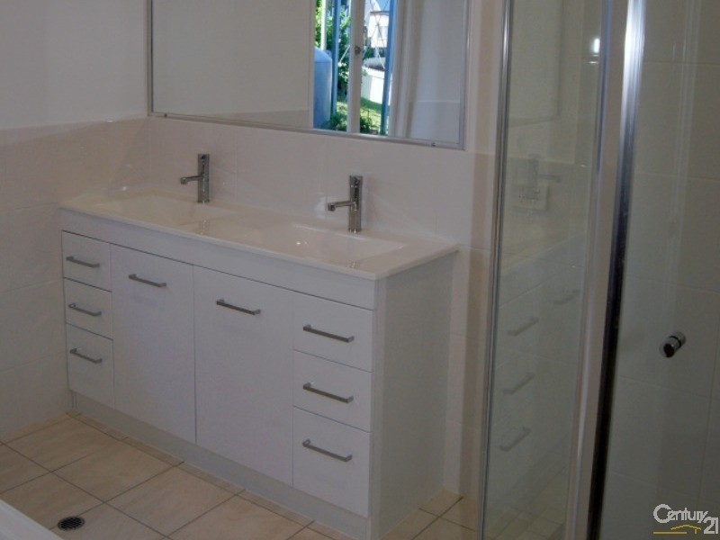 123 Cambridge Parade, Manly QLD 4179