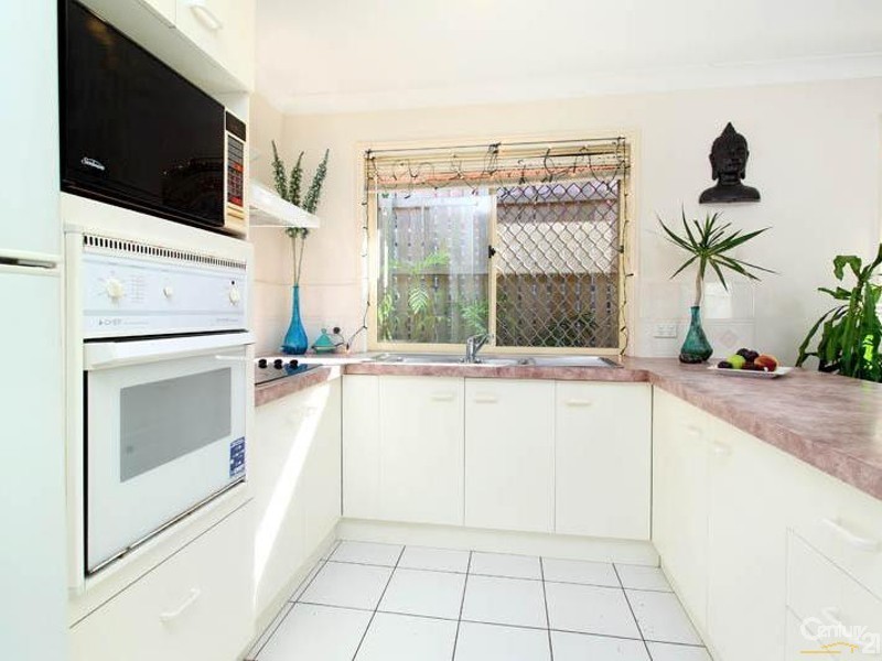 35 Madgwick Street, Wynnum QLD 4178