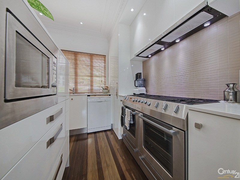 8 Norland Street, Wynnum QLD 4178