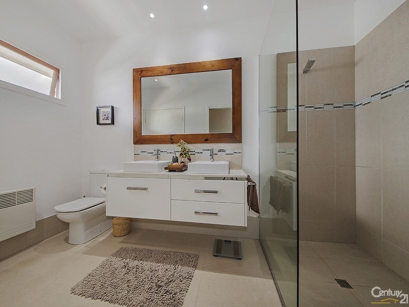 8 Norland Street, Wynnum QLD 4178