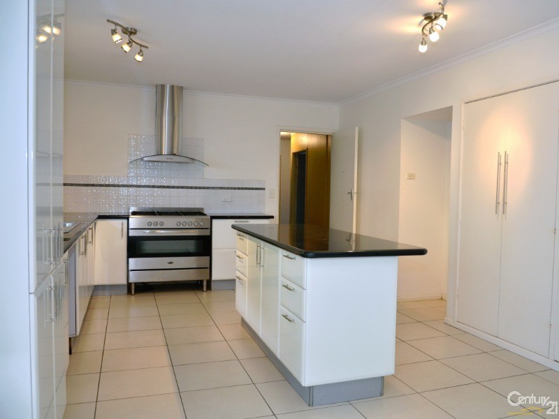 8 Joffre Street, Wynnum QLD 4178