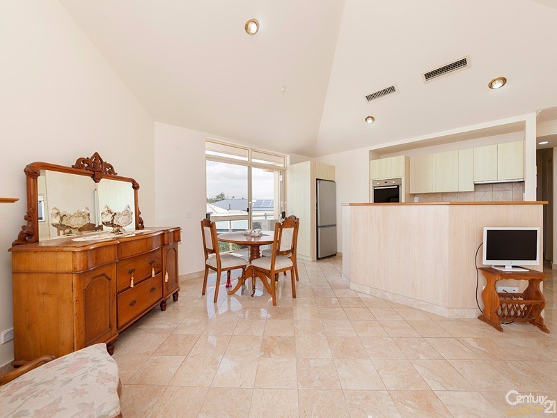 11/65 Waterloo Esplanade, Wynnum QLD 4178