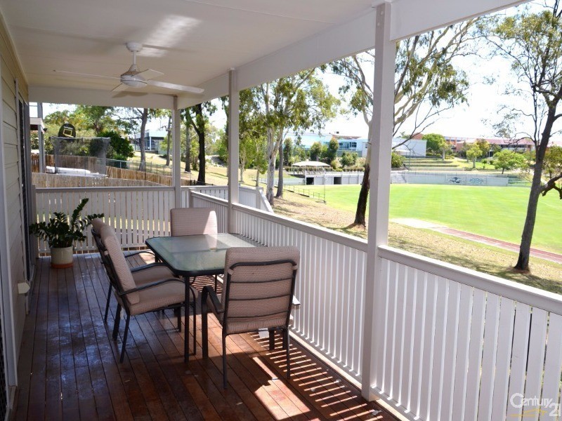 9 Bulgin Avenue, Wynnum West QLD 4178