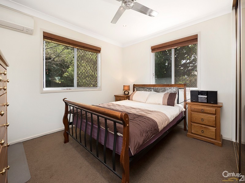 35 Bernays Road, Wynnum West QLD 4178