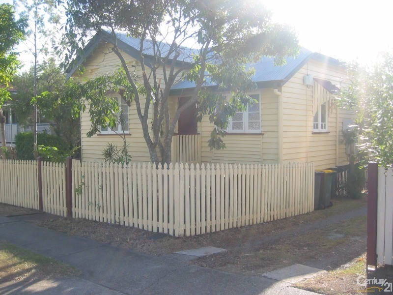 99 Pine Street, Wynnum QLD 4178