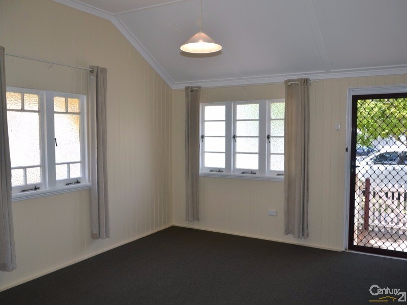 99 Pine Street, Wynnum QLD 4178