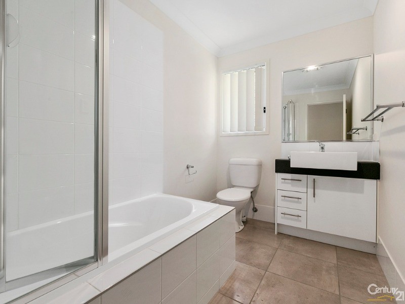 1/15a Herswell Avenue, Wynnum West QLD 4178