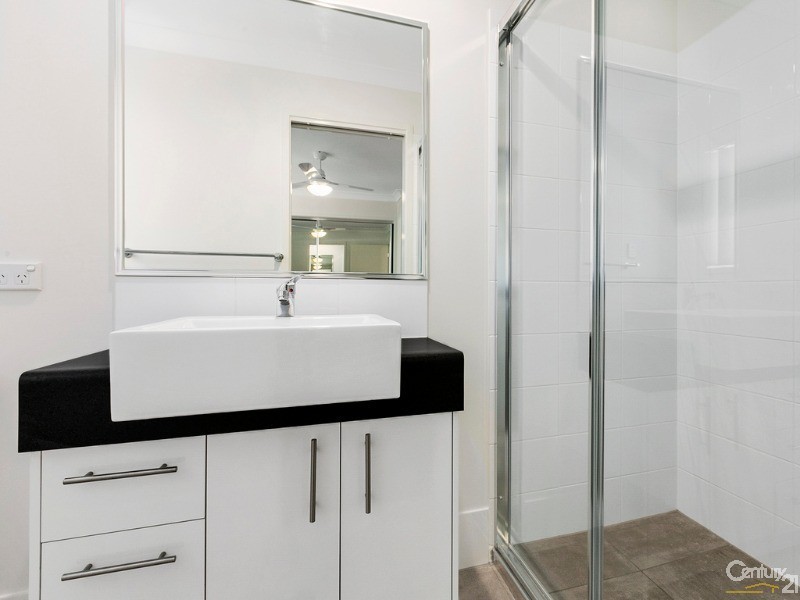 1/15a Herswell Avenue, Wynnum West QLD 4178