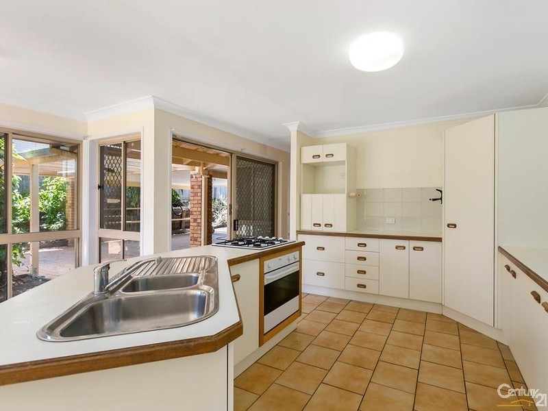 319 Wondall Road, Wynnum West QLD 4178