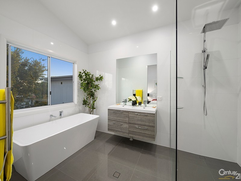 98 Sibley Road, Wynnum West QLD 4178