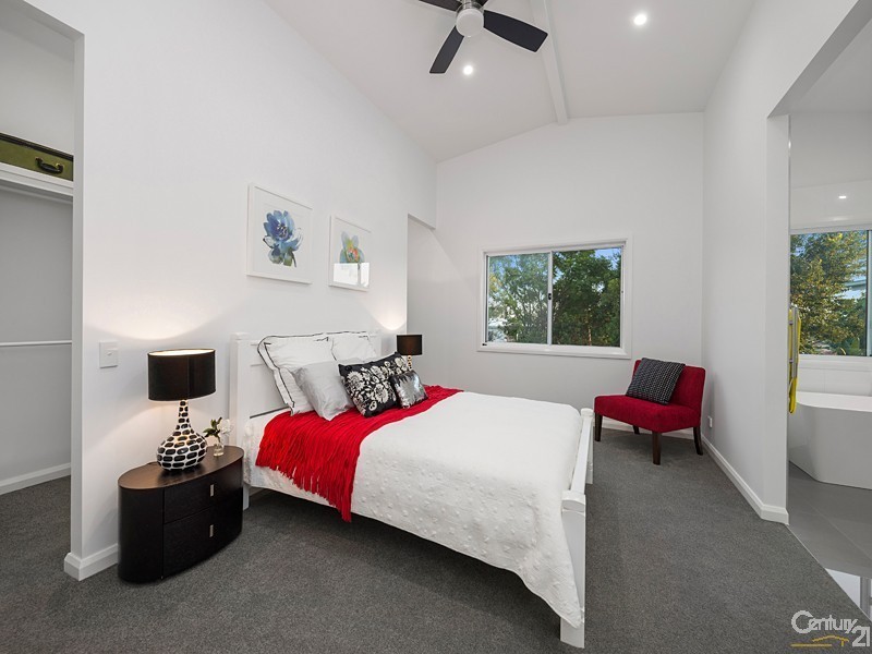 98 Sibley Road, Wynnum West QLD 4178