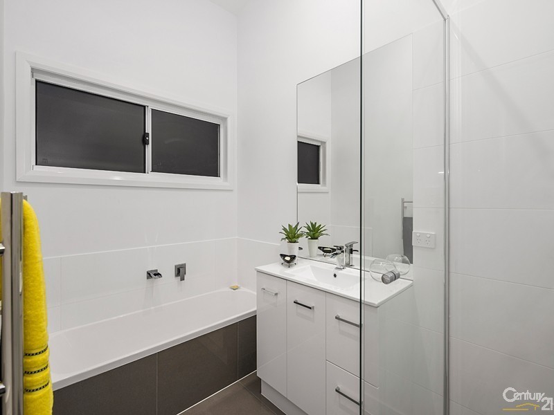 98 Sibley Road, Wynnum West QLD 4178