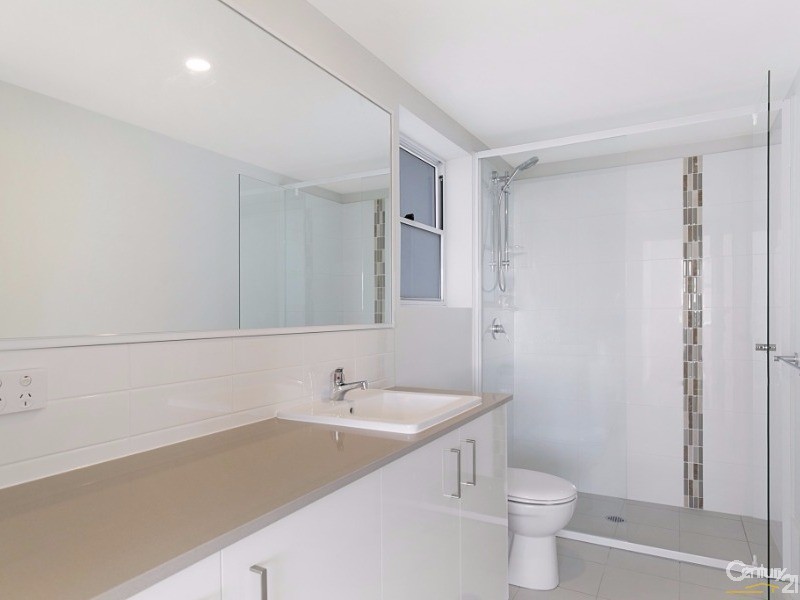 8 / 34  Emsworth Street, Wynnum QLD 4178