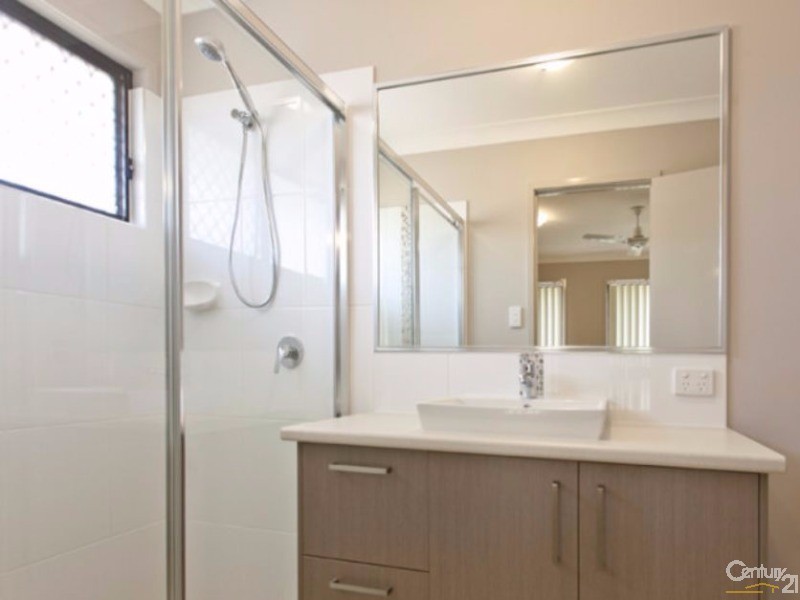 71 Whites Road, Manly West QLD 4179