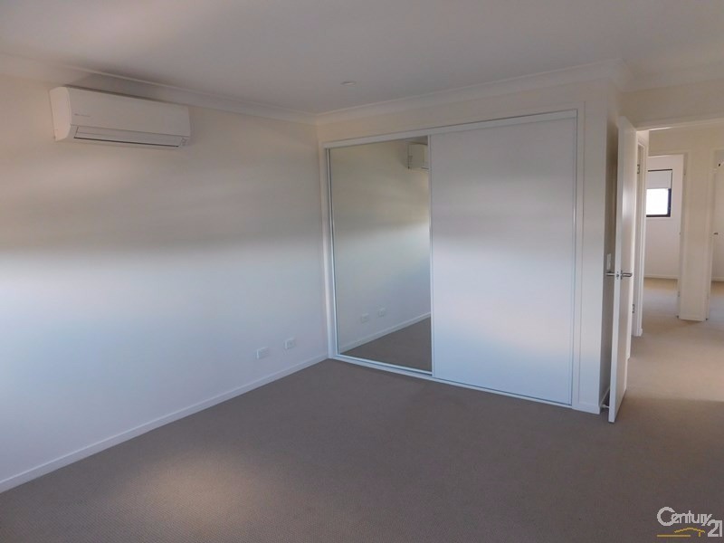 1/8 Oasis Close, Manly West QLD 4179