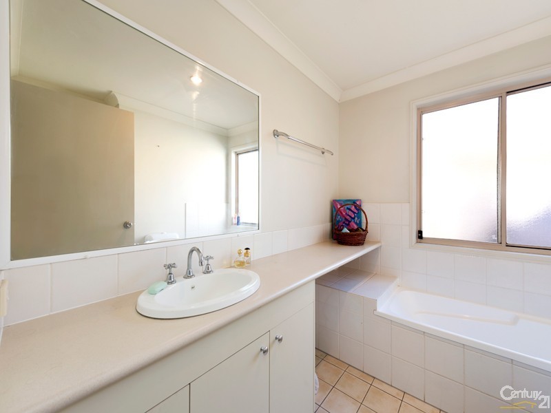 1 Tracey Street, Wynnum West QLD 4178