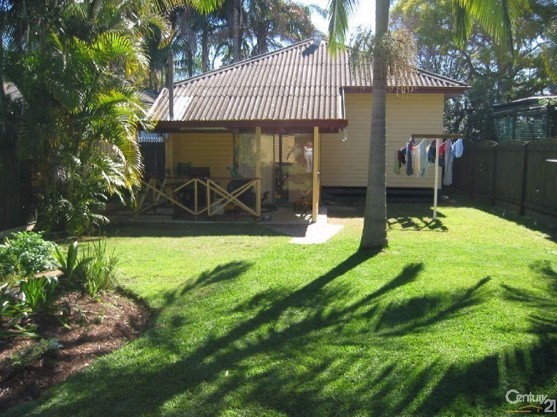 64 Wondall Road, Manly West QLD 4179
