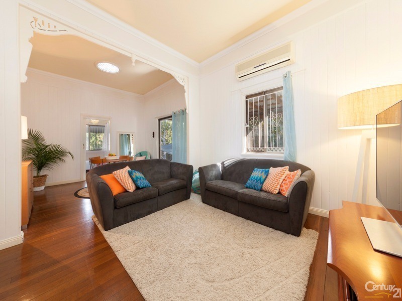 17 Allara Street, Manly QLD 4179