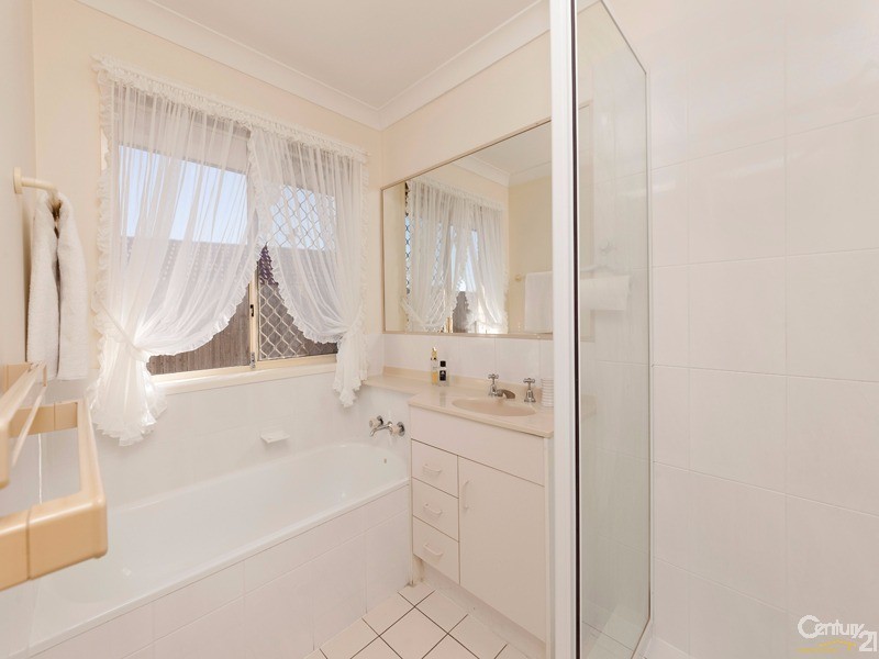 17 Jared Place, Wynnum West QLD 4178