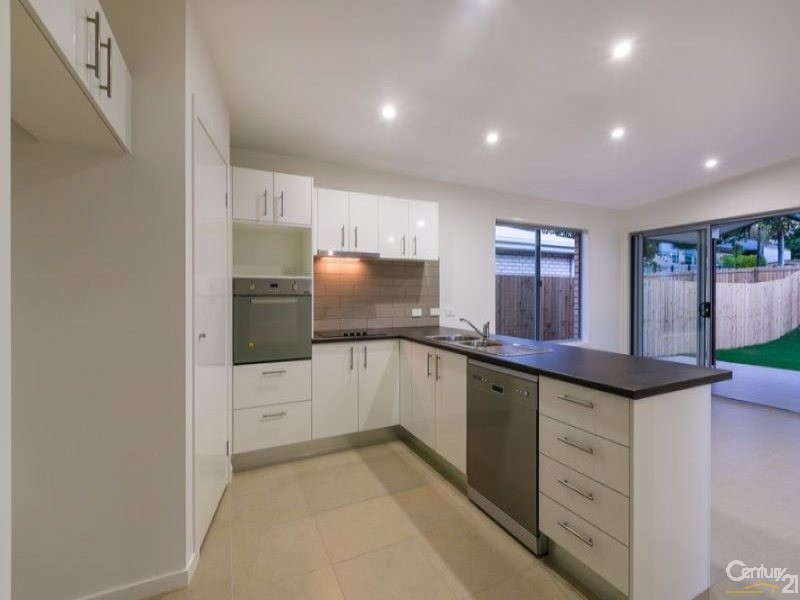 11 Coralie Avenue, Wynnum QLD 4178