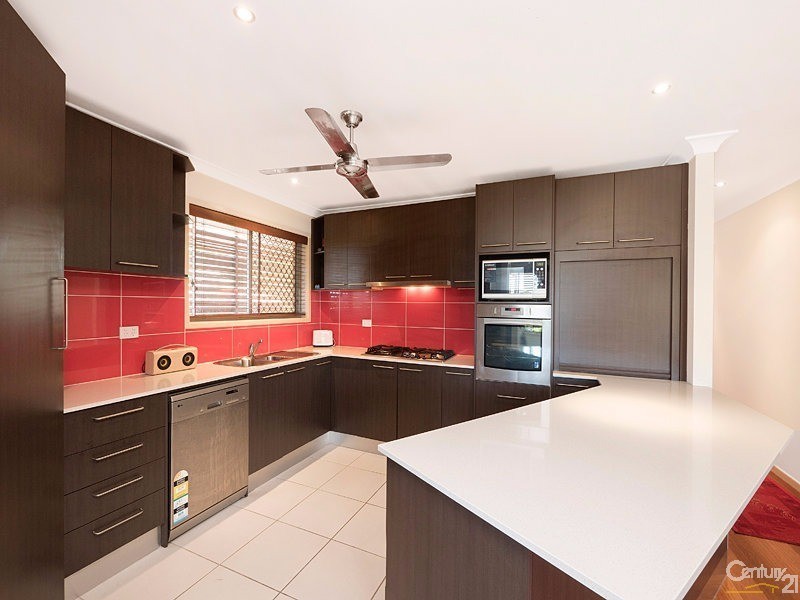 35 Bernays Road, Wynnum West QLD 4178