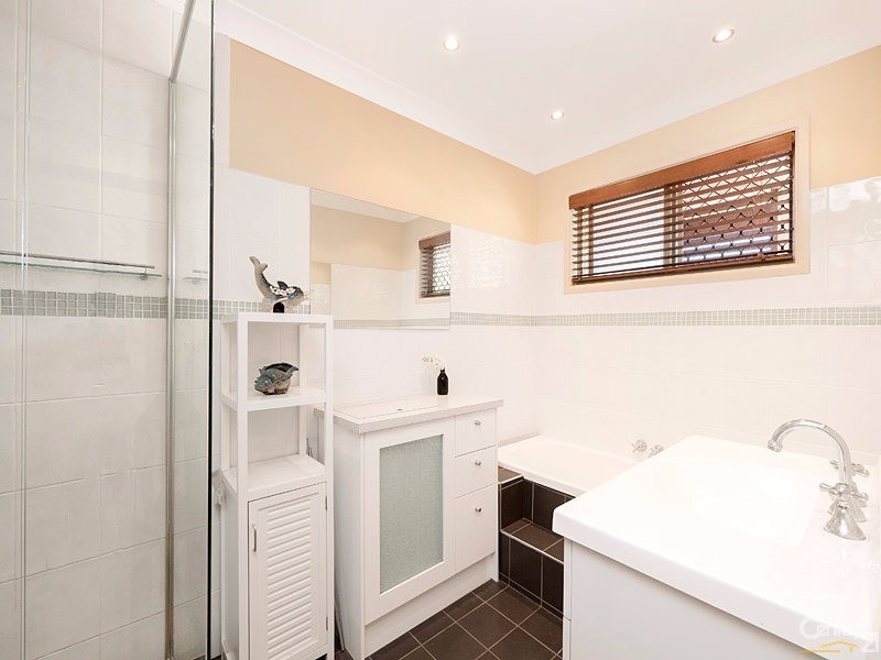 35 Bernays Road, Wynnum West QLD 4178