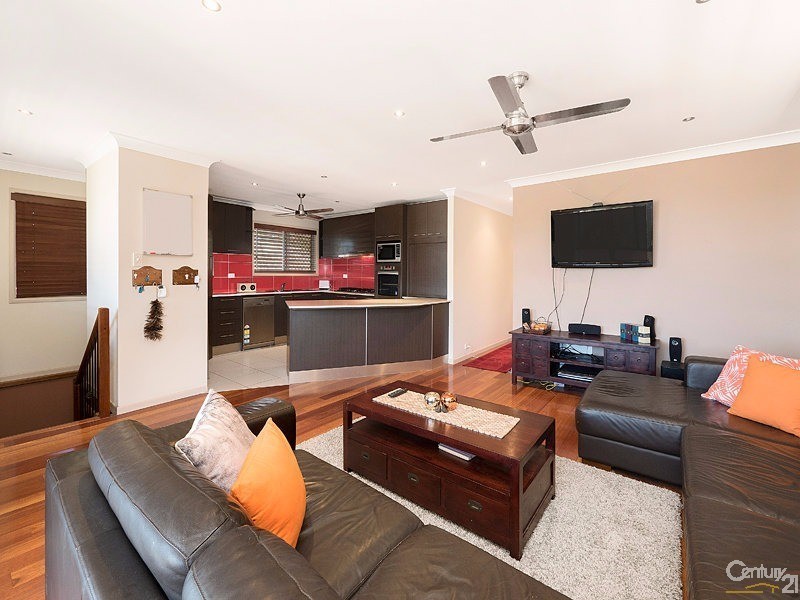 35 Bernays Road, Wynnum West QLD 4178